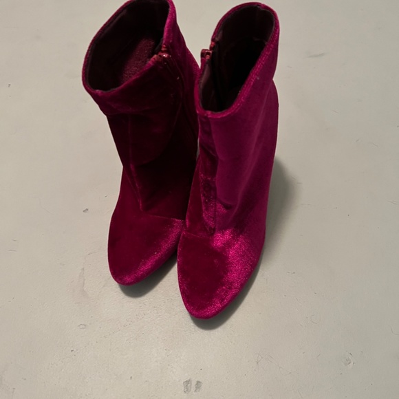 Pink booties - Picture 2 of 3